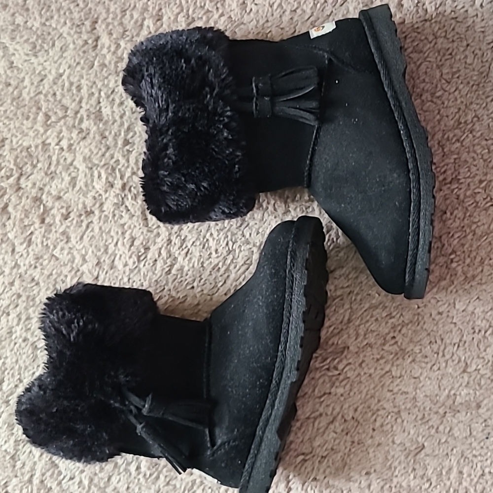 Black winter boots